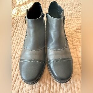 Remonte women’s Black Leather Ankle Boots